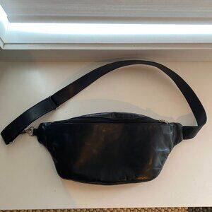 MO851 leather belt bag